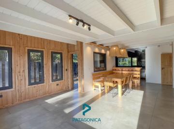 Casa · 150m² · 4 Ambientes · 1 Cochera · Venta - Casa 4 Amb a Estrenar C/vista Al Lago, Villa La Angostura