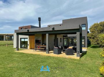 Casa de 5 ambientes, Costa Esmeralda · Venta Casa Estilo Contemporáneo Costa Esmeralda