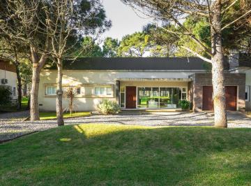 Casa · 200m² · 5 Ambientes · 1 Cochera · Casa en Alquiler La Herradura Pinamar