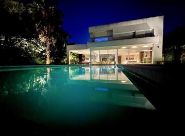 Casa · 404m² · 4 Dormitorios · Moderna Casa Al Lago en Venta en Santa Barbara