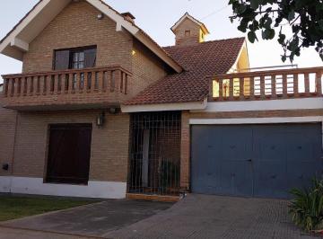 Casa · 398m² · 9 Ambientes · 2 Cocheras · Venta Casa Granja de Funes 3 Dorm Quincho Pileta Apta Credito Bbva
