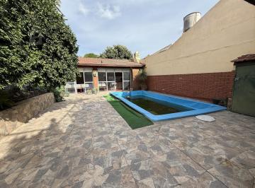 PH · 170m² · 4 Ambientes · 1 Cochera · PH Tipo Casa en Planta Baja en Venta en Villa Ballester, con Fondo, Quincho, Pileta.