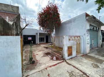 Casa · 146m² · 4 Ambientes · 1 Cochera · Casa con Local en Venta en G. de Laferrere