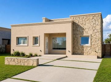 Casa · 120m² · 4 Ambientes · 1 Cochera · Casa en Venta en Barrio Santa Sofia, Pilar del Este
