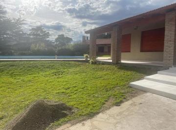 Casa · 450m² · 4 Ambientes · 3 Cocheras · Casa Venta en Barrio Parque Golf, Vista Abierta Al Golf