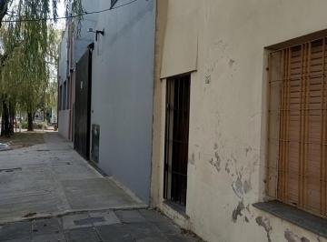 Casa · 100m² · 4 Ambientes · Excelente Ubicacion Casa Terreno