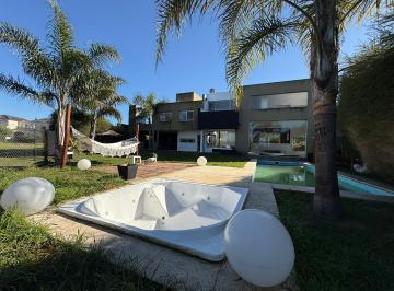Casa · 340m² · 5 Ambientes · 1 Cochera · Casa Chalet en Venta en San Isidro Labrador, Villanueva, Tigre