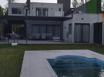 Casa de 9 ambientes, Lunlunta · Venta - Permuta