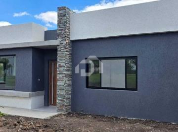 Casa · 129m² · 4 Ambientes · 2 Cocheras · Casa en Venta en Santa Lucia, Pilar del Este, Pilar