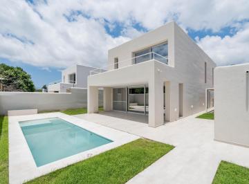 Casa · 221m² · 5 Ambientes · 2 Cocheras · Venta - Casa - en Construcción - 3 Dorm. - Fisherton, Rosario.