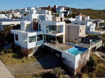 Casa · 352m² · 8 Ambientes · 2 Cocheras · Alto Warcalde - 4 Dorm (2 en Suite) - Escritura Rec. Menor