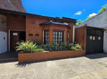 Casa · 196m² · 8 Ambientes · 1 Cochera · Se Vende Casa Céntrica Frente a Plaza 25 de Mayo