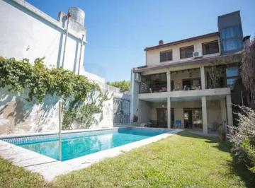 Casa · 380m² · 7 Ambientes · 2 Cocheras · Venta Casa 7 Ambientes Pileta Parque Patricios