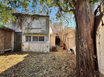 Casa · 92m² · 2 Ambientes · 1 Cochera · Casa a Reciclar en Venta La Plata