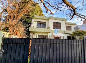 Casa · 193m² · 5 Ambientes · 1 Cochera · Casa en Dos Plantas Apto a Credito en Bella Vista