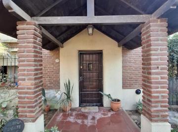 Casa · 170m² · 5 Ambientes · 1 Cochera · Casa en Venta en Bella Vista