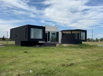 Casa · 210m² · 5 Ambientes · 4 Cocheras · Casa 5 Ambientes - Lote 2400 Mt a Finalizar