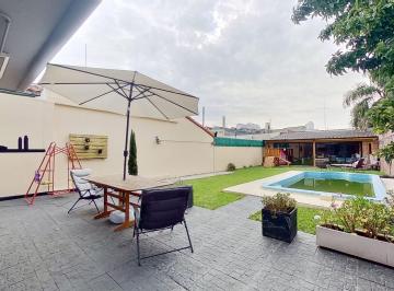 Casa · 120m² · 4 Ambientes · 2 Cocheras · Casa 4 Amb. con Jardin Pileta Quincho Cochera