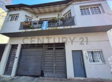Local comercial · 758m² · 5 Ambientes · 2 Cocheras · Zona Parque Castelli - 68 21 y 22 - 3 Posibilidades en 1 Mismo Lote! Vivienda con 3 Dormis + Local