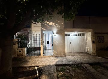 Casa · 130m² · 8 Ambientes · 1 Cochera · Venta Casa Las Palmas 4 Dorm.