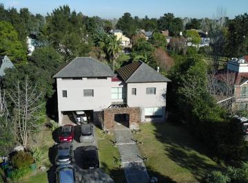 Casa · 295m² · 6 Ambientes · Casa en Venta en Saint Thomas Sur