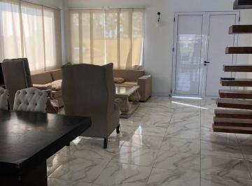 Casa · 133m² · 4 Ambientes · 1 Cochera · Casa en Venta en San Ramiro, Pilar del Este