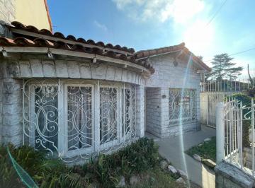 Casa · 303m² · 3 Ambientes · 1 Cochera · Casa de 3 Ambientes en Venta en Burzaco