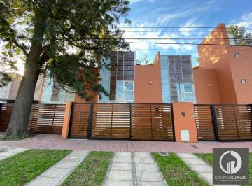 Casa · 135m² · 4 Ambientes · 2 Cocheras · Casa en Venta - 3 Dorm. - Fisherton Tradicional