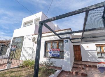 Casa · 205m² · 4 Ambientes · 1 Cochera · Venta Casa 3 Dormi + Local Doble Altura / Depto