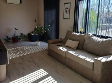Casa · 300m² · 5 Ambientes · Casa en Allen