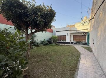 Casa · 132m² · 3 Ambientes · 1 Cochera · Casa en Caseros