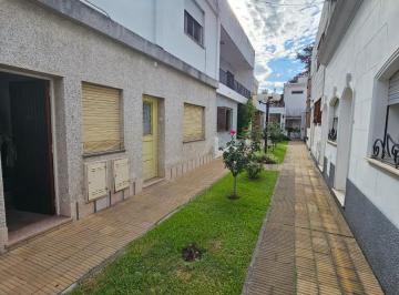 Casa · 50m² · 2 Ambientes · ¡Casa de Pasillo en Venta! Excelente Ubicación, Dorrego Al 200, a m de Oroño y El Rio!