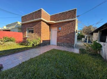 Casa · 54m² · 2 Ambientes · 1 Cochera · Propiedad con Buen Terreno Inversion Segura