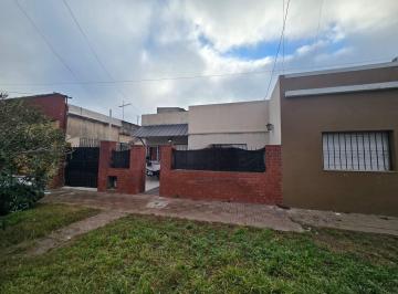 Casa de 4 ambientes, Avellaneda · Casa PH Al Frente de 4 Ambientes con Cochera