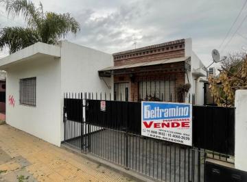 Casa · 104m² · 4 Ambientes · 1 Cochera · Casa Americana a La Venta