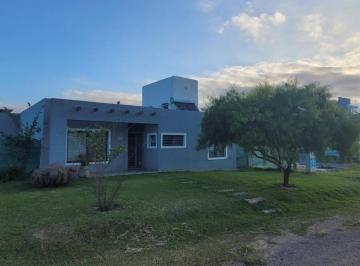 Casa · 150m² · 4 Ambientes · 1 Cochera · En Venta Casa 3 Hab 3 Baños Pileta Quincho Oportunidad