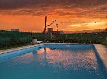 Casa · 150m² · 4 Ambientes · 2 Cocheras · Excelente Casa en Venta 3 Hab 3 Baños Pileta Quincho