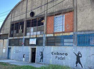 Depósito · 1000m² · 1 Ambiente · Gran Galpon, con Baños y Vestuarios