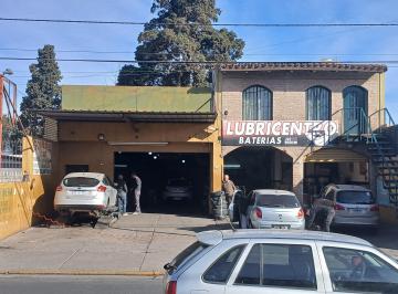 Local comercial de 6 ambientes, Córdoba · Venta Galpones Comerciales, con Departamento y Fondo de Comercio Activos (Gomería - Lubricentro)