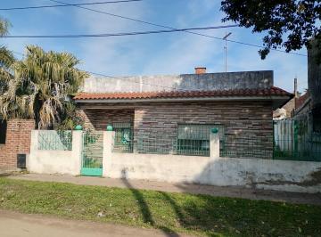 Casa de 5 ambientes, Ituzaingó · Con 3 Dorm., Solida Propiedad Mas Terraza y Fondo