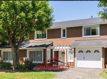 Casa · 240m² · 4 Ambientes · 2 Cocheras · Casa en Venta con 4 Ambientes, en Banco Provincia
