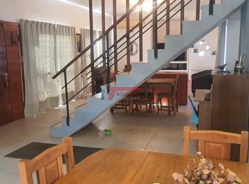 Casa · 235m² · Casa en Venta de 3 Dorm. Zona Blas Parera.