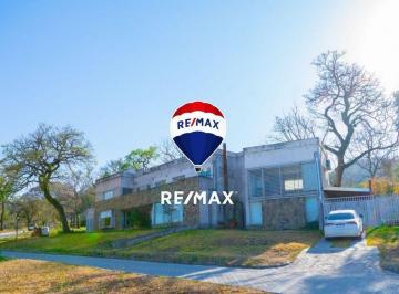 Casa · 300m² · 7 Ambientes · 3 Cocheras · Casa 4 Dorm. Venta Vertientes Vaqueros