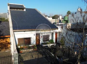 Casa · 265m² · 5 Ambientes · 2 Cocheras · Se Vende Casa Multifamiliar, Cochera Doble, Quincho (Villa Lugano)
