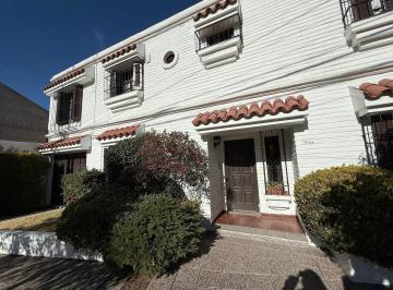 Casa · 140m² · 8 Ambientes · 1 Cochera · Venta Casa 3 Dorm. en Neuquen
