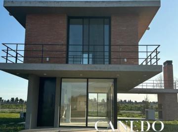 Casa · 163m² · 4 Ambientes · 2 Cocheras · Casa en Lares de Canning