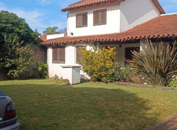 Casa de 4 ambientes, La Plata · Casa con Lote Entre Caminos 17 E/ 490 y 492