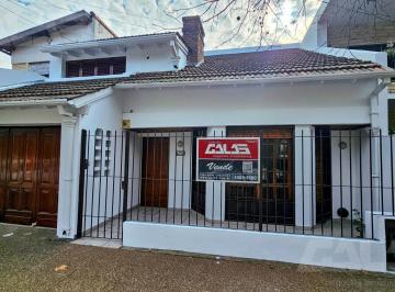 Casa · 190m² · 5 Ambientes · 2 Cocheras · Chalet 4 Dorm. y Parque en El Centro de Ituzaingó Norte. Dormitorio en Suite