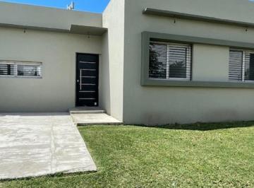 Casa · 65m² · 3 Ambientes · 1 Cochera · Casa en Alquiler La Plata