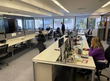 Oficina comercial · 426m² · 4 Cocheras · Oficina en Suipacha Al 1000
